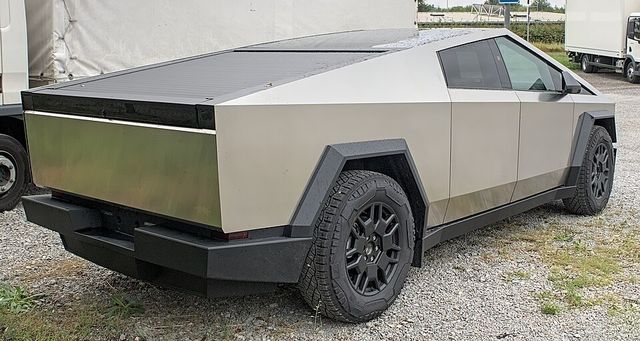 Tesla Cybertruck – Gold Seal Award 2025
